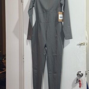 SKIMS  bodysuit gunmental size large brand new with the tag